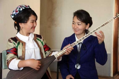 Дутор чалсам, дилим яйрар