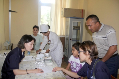 КОРЕЯЛИК ШИФОКОРЛАР АНДИЖОНДА 900-НАФАРГА ЯҚИН ФУҚАРОНИ  ТИББИЙ КЎРИКДАН ЎТКАЗДИ