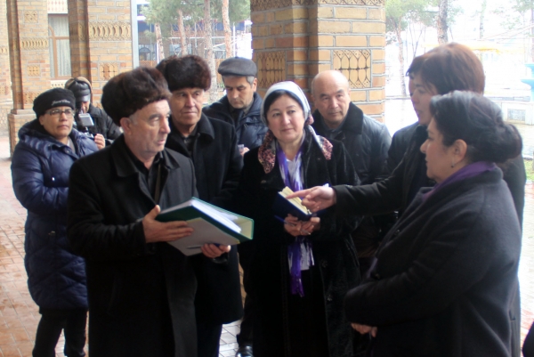 МУЛОҚОТ ХАЛҚ ИШОНЧИНИ ОШИРМОҚДА