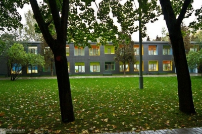 THE SCHOOL YARD