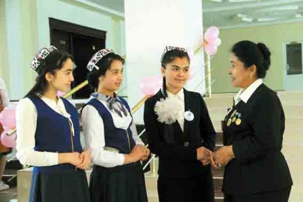 Вилоятимизда ўқувчи қизлар саммити бўлиб ўтди