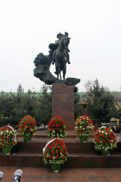 Улуг шоирга эхтиром