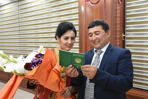 ВИЛОЯТИМИЗДА БИР ГУРУҲ ФУҚАРОЛАРГА ЎЗБЕКИСТОН  РЕСПУБЛИКАСИ ПАСПОРТИ ТОПШИРИЛДИ