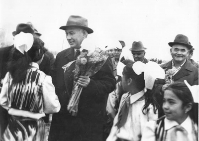 Атоқли давлат ва жамоат арбоби, ёзувчи Шароф Рашидов таваллудининг 100 йиллигига