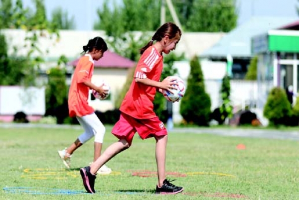 ХЎЖАОБОДДА ҚИЗЛАР ФУТБОЛ ФЕСТИВАЛИ