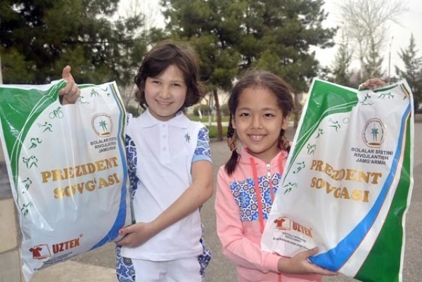 ЁШ СПОРТЧИ ҚИЗЛАРГА СПОРТ КИЙИМЛАРИ ТОПШИРИЛДИ