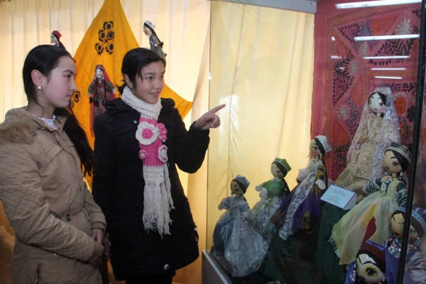 Миллий қўғирчоқлар намойиши