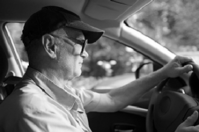 Йўловчи сотаман...