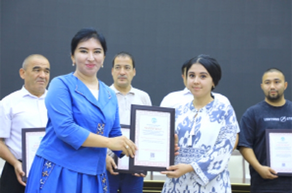 ТАНЛОВ FОЛИБЛАРИГА СЕРТИФИКАТЛАР ТОПШИРИЛДИ