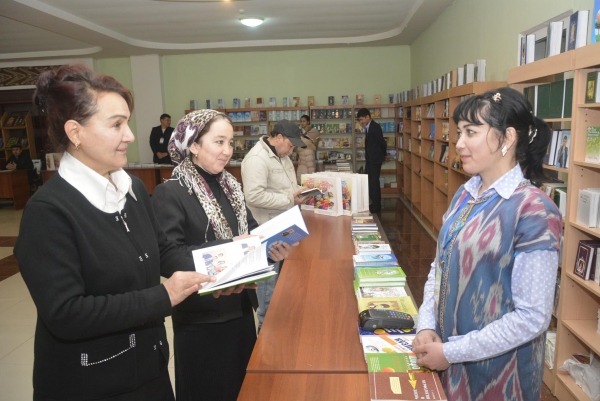 АНДИЖОНДА КИТОБЛАР САВДО ЯРМАРКАСИ БЎЛИБ ЎТДИ