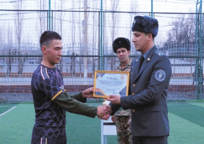 Аскарлар ўқувчи ёшлар билан беллашИШди