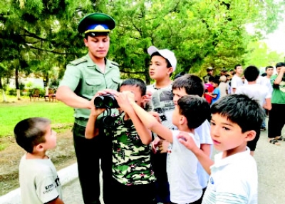 Ҳарбийлар оромгоҳ болалари ҳузурида бўлишди