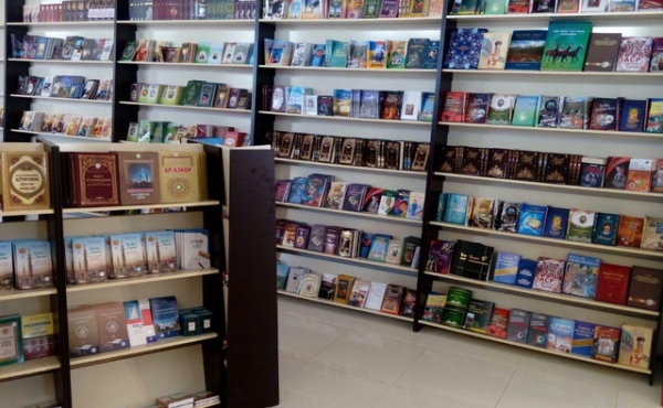 &quot;Қадрдон олийгоҳимга китоб совға қиламан!&quot;