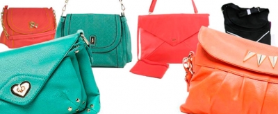 Ёрқин рангдаги сумка тутувчи аёллар ўзларига юқори баҳо беради