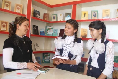 КИТОБЛАР ТУҲФА ҚИЛИНМОҚДА