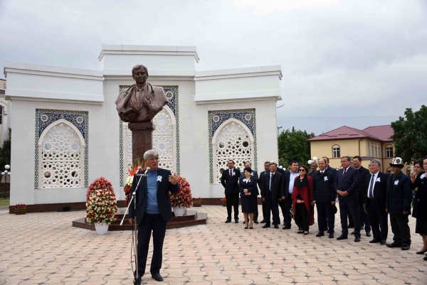 ШЕЪРИЯТ БАЙРАМИ