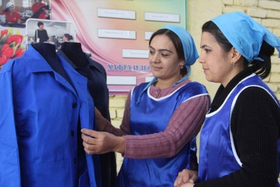 &quot;Мустақиллик&quot; тикувчилик мажмуаси қийин шароитларда яшаётган аёлларга умид берди