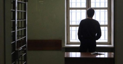 Сочларингни нега қирқдинг,  Муниса?