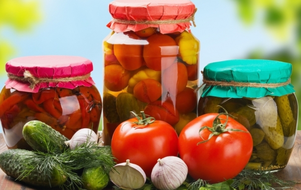 POISON IN THE JAR OR BE CAREFUL OF BOTULISM!