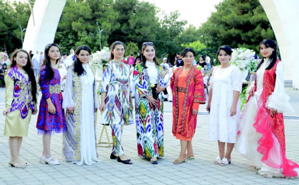 МИЛЛИЙ ВА ЗАМОНАВИЙ ЛИБОСЛАР ТАҚДИМОТИ