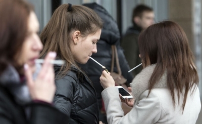 ТАМАКИ ЧЕКИШ - ОРГАНИЗМ УЧУН ЭҲТИЁЖ ЭМАС Ёхуд аёллар нима учун сигарета чекмоқда?