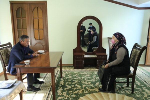 Вилоят Ҳокимининг ташаббуси билан ўтказилган сайёр қабулда кўплаб мурожаатлар ижобий Ҳал этилди