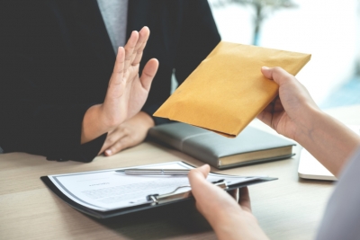 КОРРУПЦИЯ - жамият ривожига соя солувчи иллат