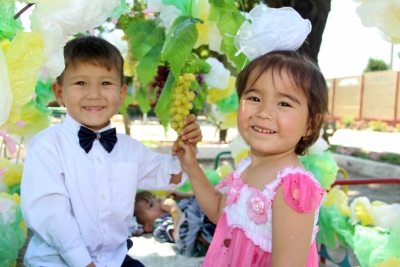 Болаларга беринг, дунёни