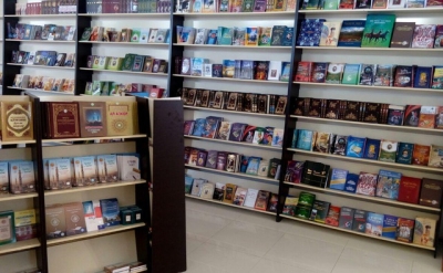 "Қадрдон олийгоҳимга китоб совға қиламан!"